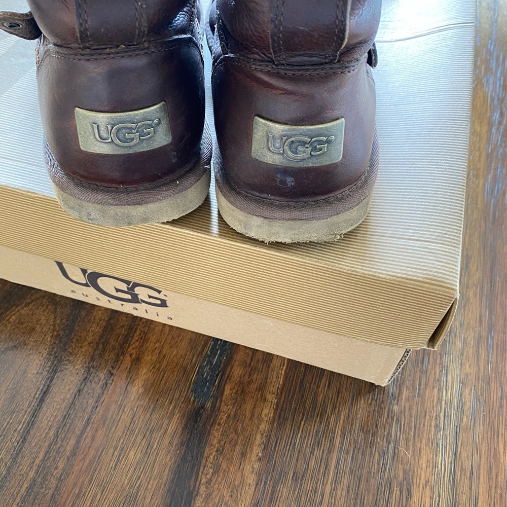 Women’s leather Ugg boots sz7